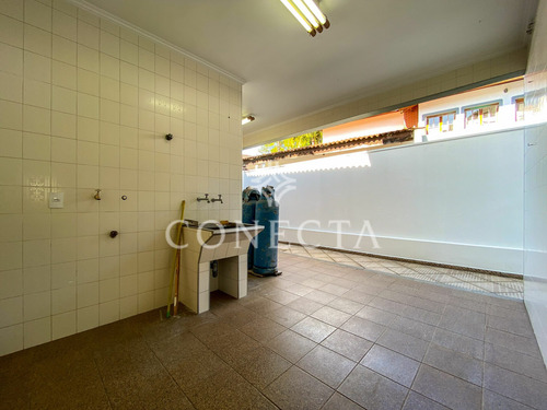 Imagem 15 de 30 de Alphaville 04 - Casa 350m² - 4 Suítes; 6 Vagas; Piscina; Espaço Gourmet Com Churrasqueira; Amplo Living - Cncd904