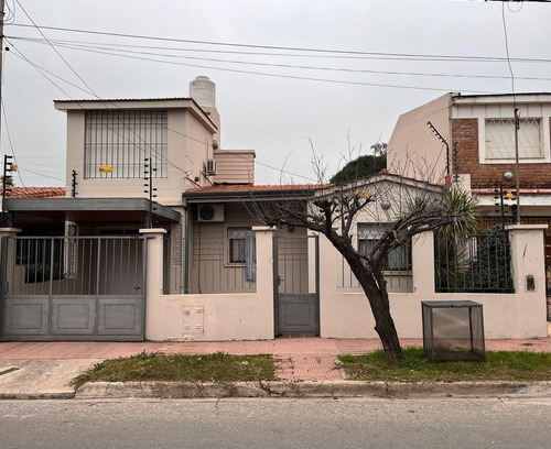 Se Vende Casa 3 Dorm. Parque Velez Sarsfield 