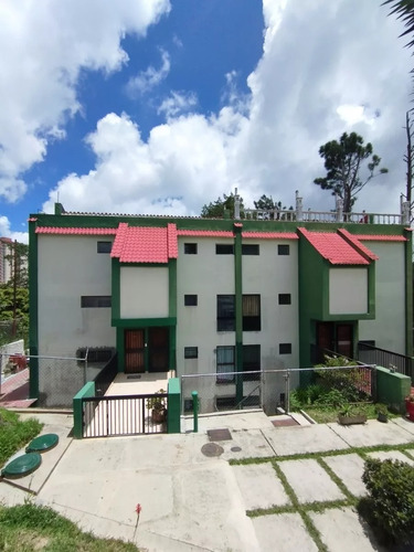 En San Antonio De Los Altos La Arboleda  Se Vende  Acogedor Townhouse  Ys05