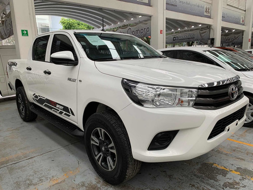 Imagen 3 de 7 de Toyota Hilux 2019 2.7 Cabina Doble Base Mt