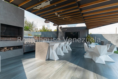 Hermosa Casa De 1 Nivel En Venta Ubicada En La Lagunita Country Club 25-7758