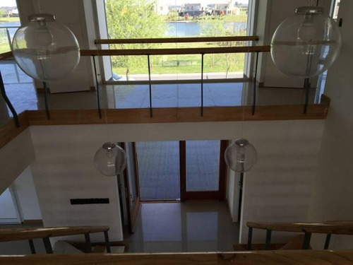 Imagen 7 de 20 de Casa En Venta En San Benito, Villanueva, Tigre