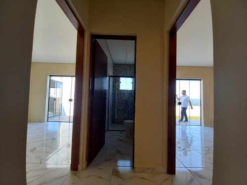 Imagem 13 de 14 de Belíssima Characa Em Condominio Fechado Com 4 Quartos, Piscina, Churrasqueira.