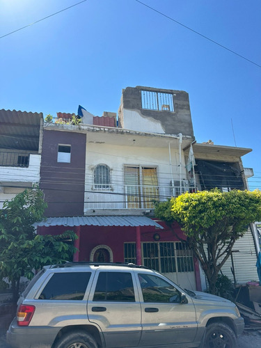 Edificio Para Remodelar! Col. 1o De Mayo | Pto. Vallarta Excelente Inversión!! 2 Departamentos, Con Opción A Un Tercero. Excelente Ubicación!