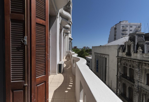 Espectacular Apartamento De Estilo De 400 M2, Av. 18 De Julio Frente A Plaza Del Entrevero