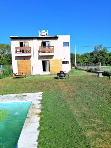 Venta Casa Punta Chacra - Tres Dormitorios - Pileta