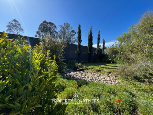 Sitio Con 2 Casas En Huertos De Chile