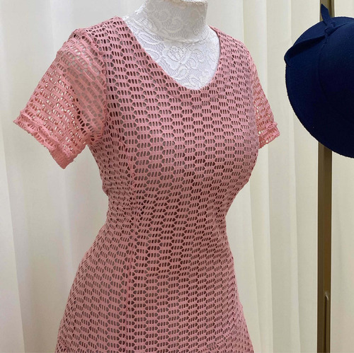 Imagem 2 de 8 de Vestido Midi Godê Com Manga Em Renda Rosê Nude