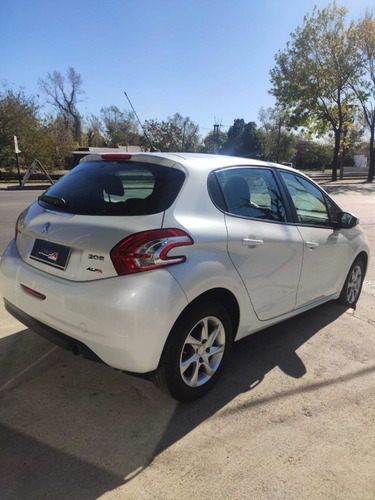 Peugeot 208 1.5 Allure Touchscreen 2016