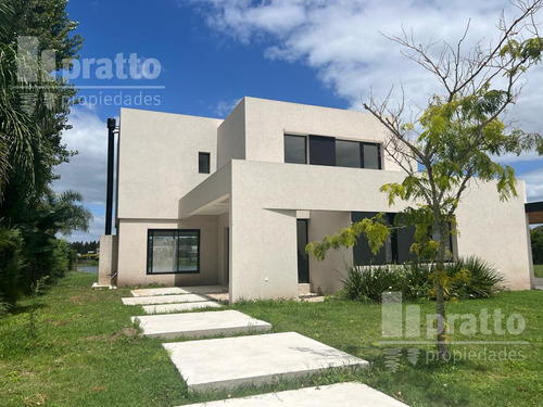 Casa En Venta De 3 Dormitorios En San Matias