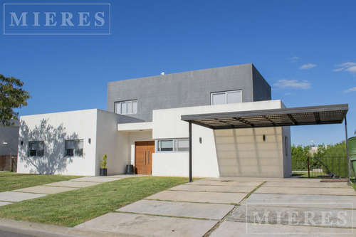 Casa En Venta En San Matías Área 4