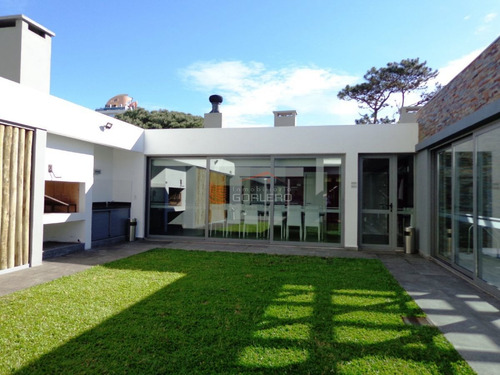 Imagen 22 de 22 de Apartamento De 2 Dormitorios En Alquiler Invernal En Punta Del Este, Playa Brava