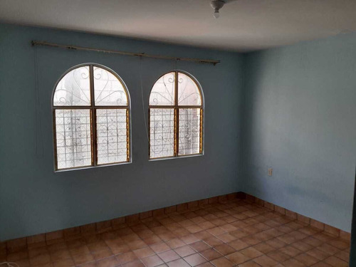 ¡casa En Renta De Dos Niveles!