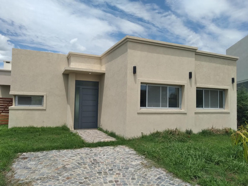 Casa En Venta En San Ramiro, Pilar Del Este