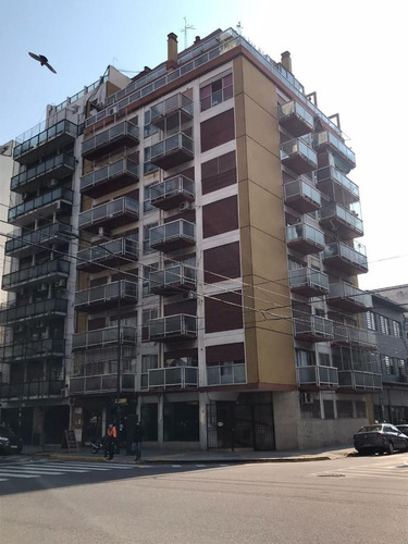 Imagen 1 de 14 de Venta! Departamento De 3 Ambientes Al Frente Con Balcón (flores)