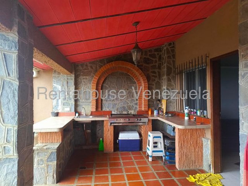 Casa Duplex En Venta Remodelada Con Espacio De Jardín Semi Amoblada Los Castores San Antonio De Los Altos Negociable