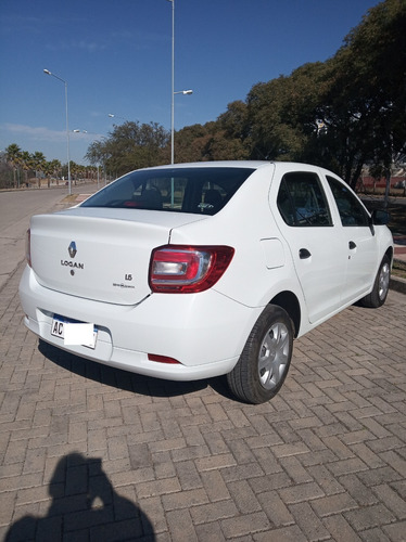 Imagen 4 de 15 de Renault Logan 2018 Con 7500 Km Impecable