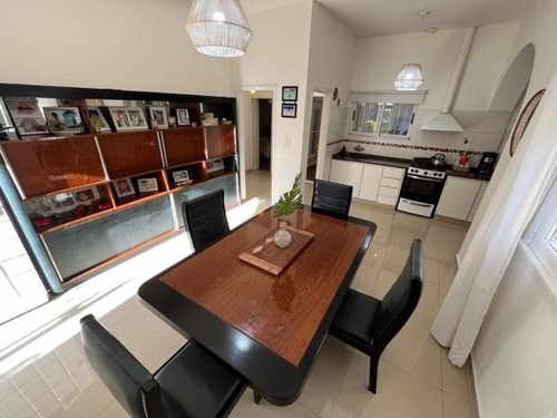 Casa En Claypole Con Hermoso Parque