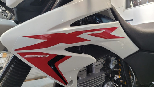 Imagen 3 de 15 de Honda Xr 250 Tornado 0km 2023 Performance Bikes