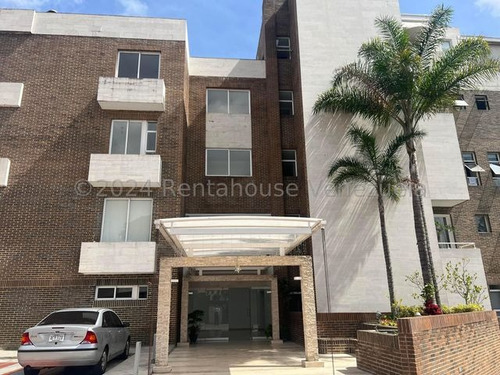 Moderno Apartamento Duplex En Colinas De Bello Monte. #24-14374