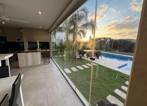 Casa Chalet En Venta En Santa Lucia, Pilar Del Este, Pilar