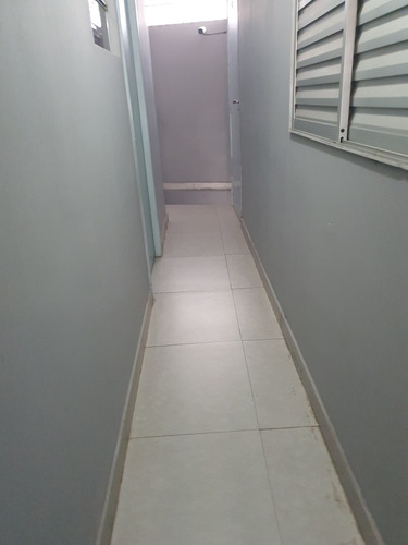 Aluga-se Quarto Grade Com Pia E Banheiro