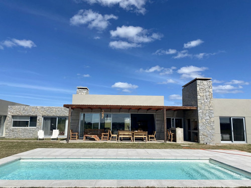 Casa En Alquiler Por Temporada De 4 Dormitorios En Pueblo Mio (ref: Bpv-8405)