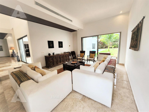 Casa En Venta De 2 Recámaras, Estudio Tv, Piscina, Sm 307, Doctores, Cancún