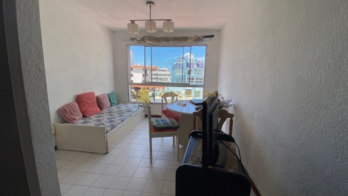 Apartamento De 1 Dormitorio En Peninsula A Una Cuadra De La Rambla Mansa.- Ref: 3556