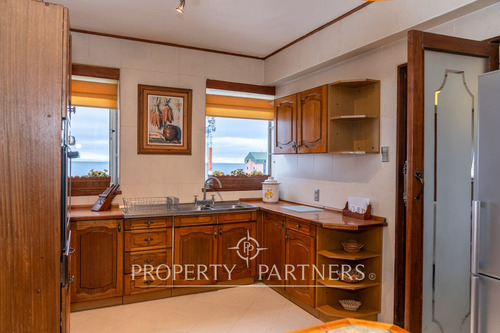 Elegante Duplex Con Hermosa Vista Al Estrecho Amob...