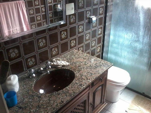 Imagem 21 de 30 de Bem Localizada 4 Dormitorios 1 Suite 3 Banheiros Sala 2 Ambiente 2 Vagas Na Garagem 1 Cozinha Grande Escritorio Deposito Para Alimentos Area De Serviço Com 2 Tanques - Hm1628