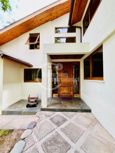 Casa En Venta De 7 Dorm. En Los Dominicos Antiguo