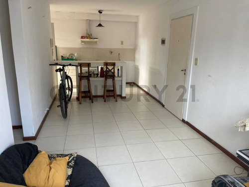 Depto Dos Dormitorios En Venta Calle 123 Entre 61 Y 62 (la Plata, Buenos Aires)