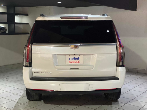 Imagen 4 de 11 de Cadillac Escalade 2016 6.2 Plinum 4x4 At 420 Hp