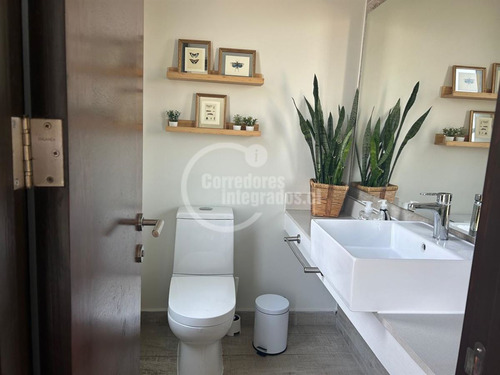 Casa En Venta De 4 Dorm. En Lo Barnechea Los Litres