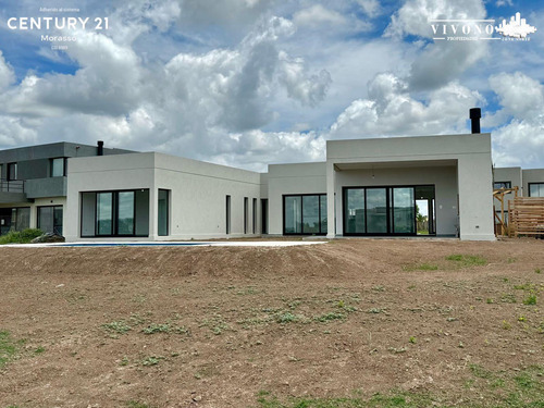 Casa En Venta A Laguna En San Sebastian - A Estrenar