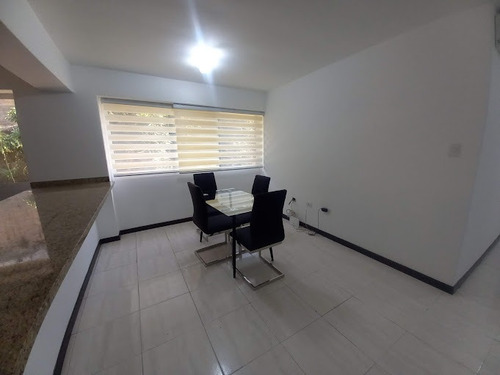 Alquiler Apartamento Los Chaguaramos, 3 Habitaciones, Piscina