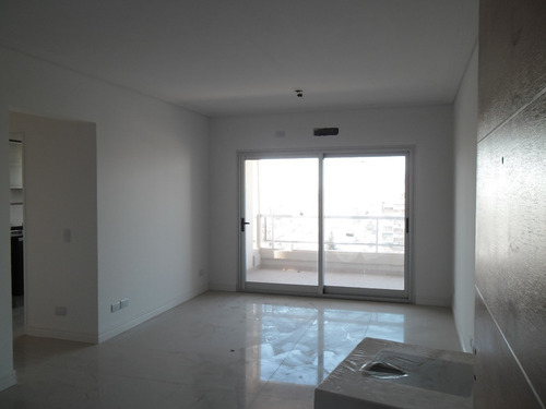 Departamento De 2 Ambientes Con Cochera Excelente