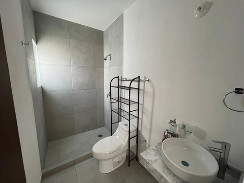Casa De Una Planta En Zona Desarrollo San Pablo, Paseo De Creta, Muy Bonita!