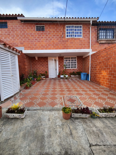 Oportunidad Bello Town House En Venta En Llano Alto, Carriza