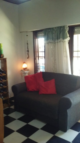 Imagen 2 de 5 de Excelente Casa Impecable Estado Sobre Lote 10 X 30m..libre Parquizado 10 X 13.50m