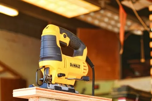 SIERRA CALADORA 650 W MARCA DEWALT