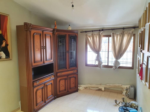 Imagen 5 de 14 de Katherine Castillo Ofrece Casa En Venta En El Parral (355m2)