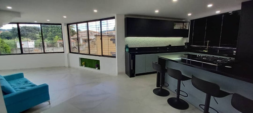 Venta Hermosa Casa Con Terraza Vista De 360° Valles De Camoruco Valencia Pozo Propio