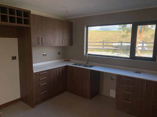 Casa En Venta De 4 Dorm. En Puerto Varas
