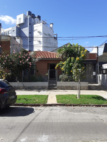 Excelente Casa En Corazón De Buceo!! 3dorm. 2 Baños. 