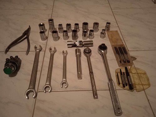 Imagen 3 de 6 de Herramientas Para Vehículos (dados, Llaves Y Pinza) Ref.70