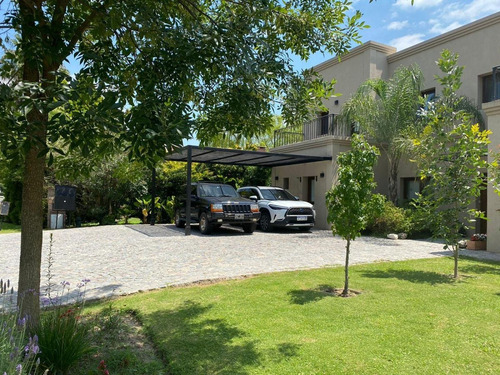 Excelente Casa En Santa Ana! Posible Permuta O Financiación!