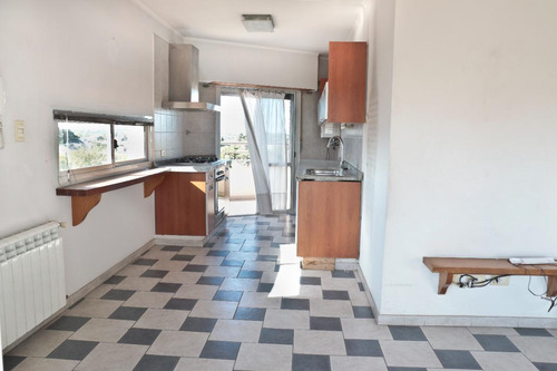 Departamento En Venta - 2 Dormitorios 2 Baños - Cochera - 82mts2 - Monte Grande, Echeverría