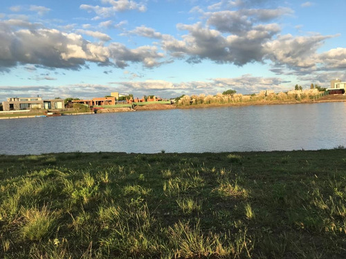 Imagen 3 de 5 de San Sebastian , Terreno Al Agua